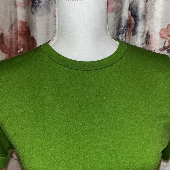 A New Day Green Short Sleeve Basic Cropped T-Shirt NWOT - Picture 3 of 7